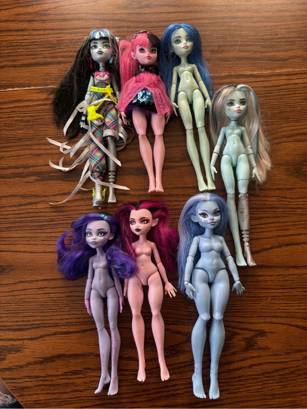 7 Monster High Dolls